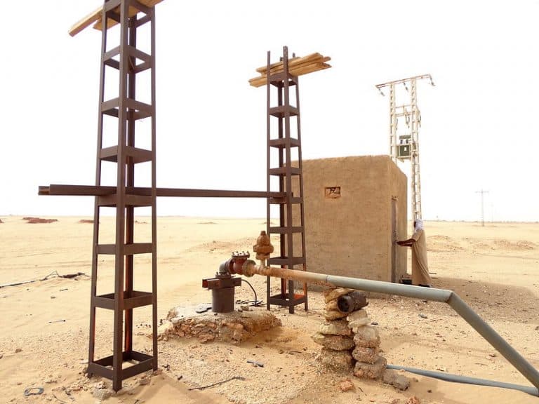 Modern tubewell near oasis in Algeria. Photo by Water Alternatives Photo