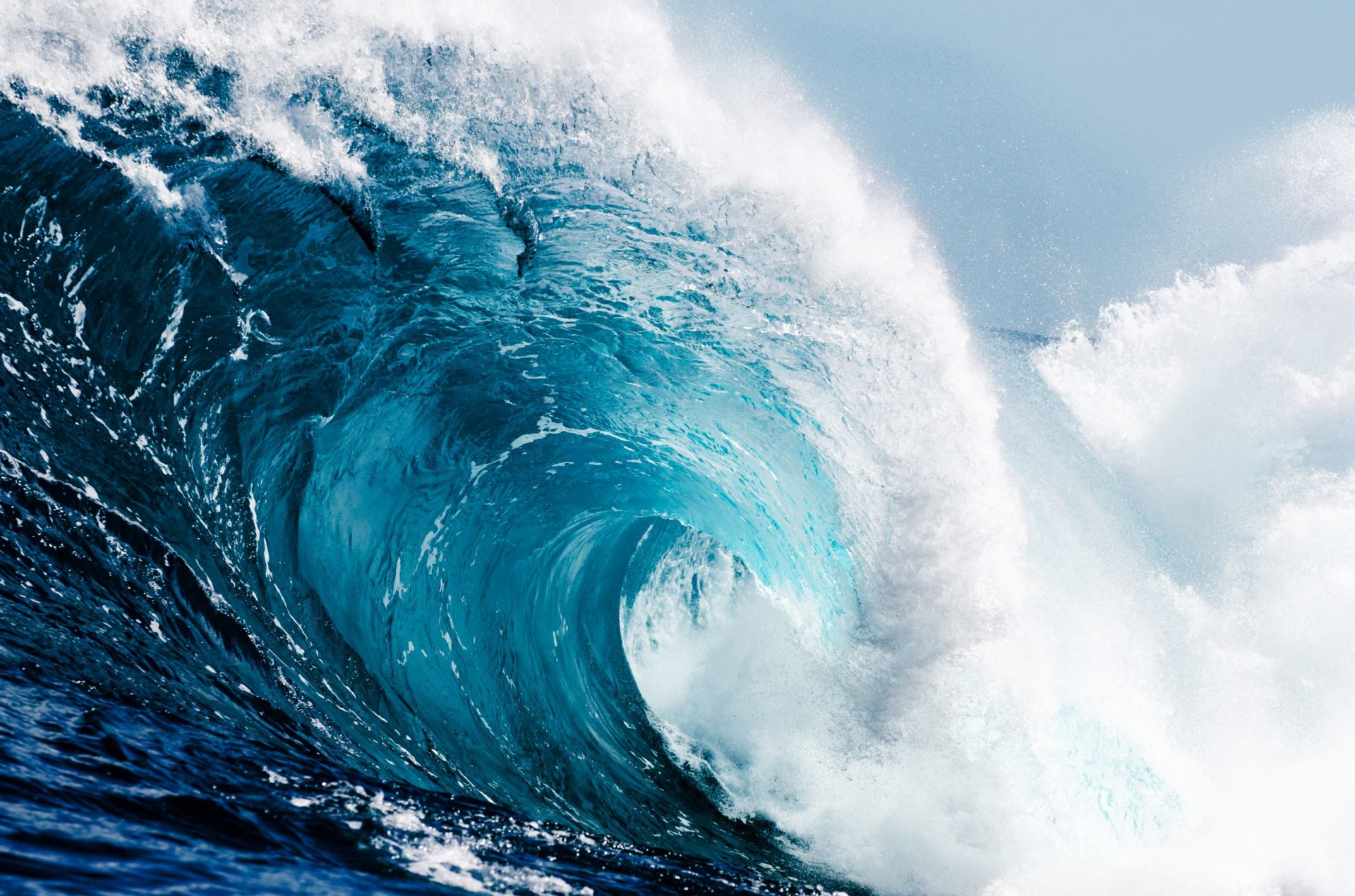 Close up of a turquoise ocean wave rolling in