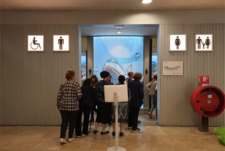 Long queue in front of women's bathroom in Madrid airport