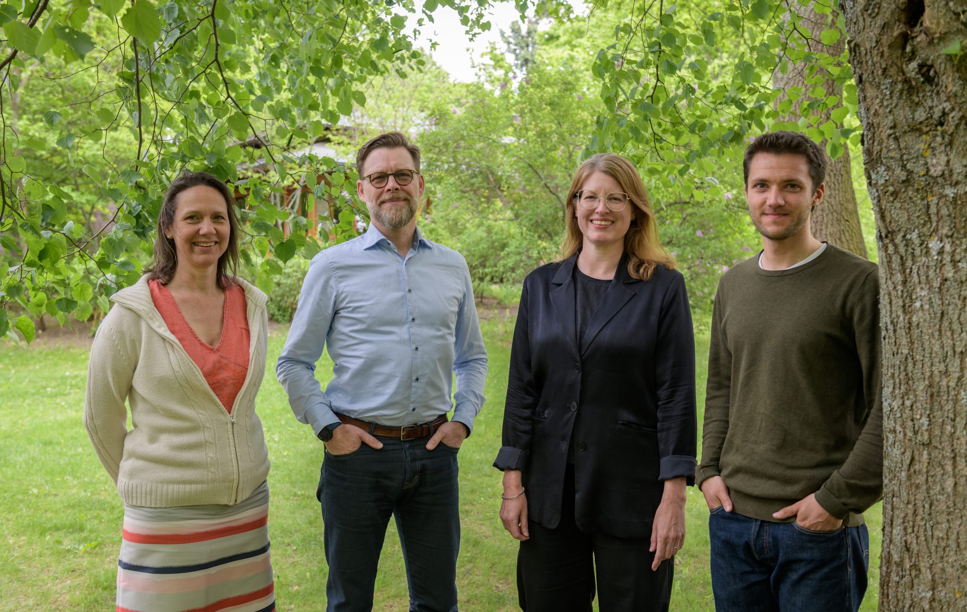 Dani Dani Gaillard-Picher, Thomas Rebermark, Malin Lundberg Ingemarsson and Ivan Sjögren, SIWI's International Policy team, standing outside with trees and grass in the background. They smile while looking at the camera.