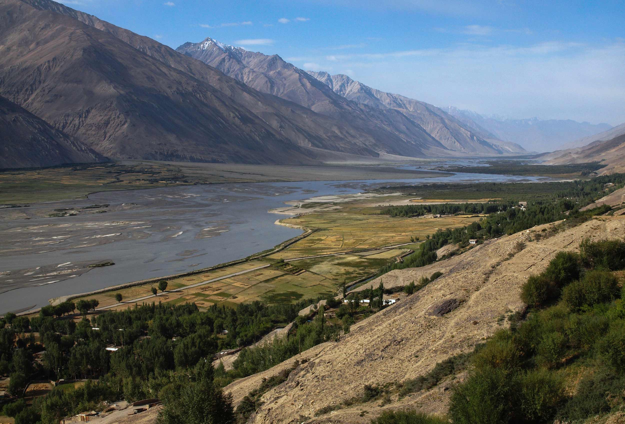 The-Panj-River-bordering-Tajikistan-and-Afghanistan.-Source_Alec-Forss